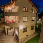 Grand Apartment